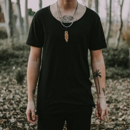 Kaos Henley Kancing