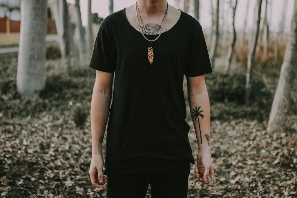 Kaos Henley Kancing